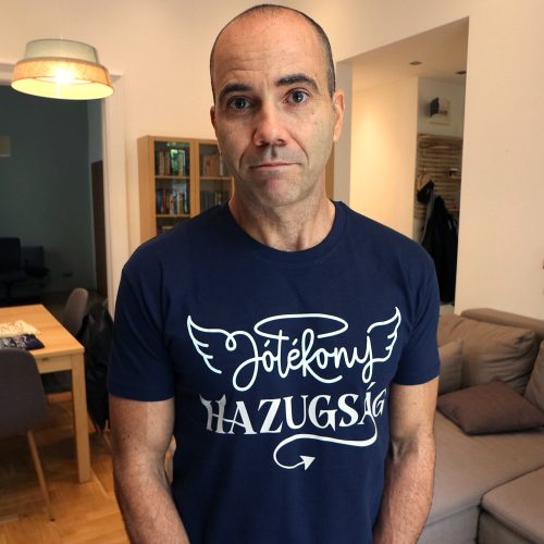 Jótékony Hazugság póló